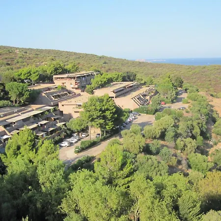 アパートホテル Centro Vacanze Cugnana 3*