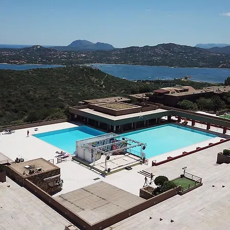 Centro Vacanze Cugnana Apart-hotel