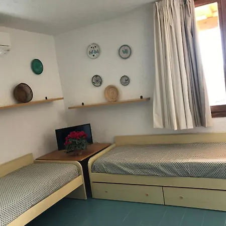 Centro Vacanze Cugnana アパートホテル 3*