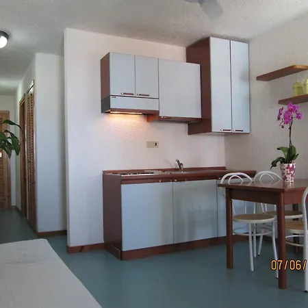Aparthotel Centro Vacanze Cugnana 3*