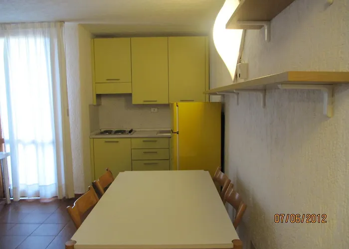 Aparthotel Centro Vacanze Cugnana 3*