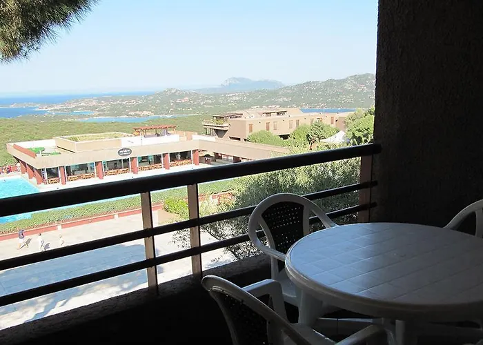 Centro Vacanze Cugnana Aparthotel Portisco