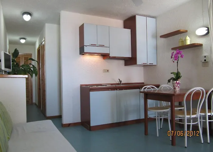 Aparthotel Centro Vacanze Cugnana 3*