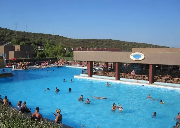 Centro Vacanze Cugnana Verde Aparthotel Portisco